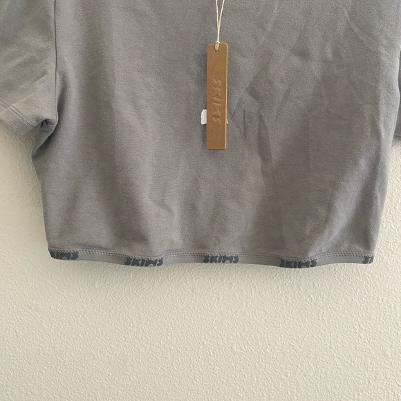 SKIMS cotton logo super cropped Tee in Smoke size Small limited edition NWT - Picture 5 of 5